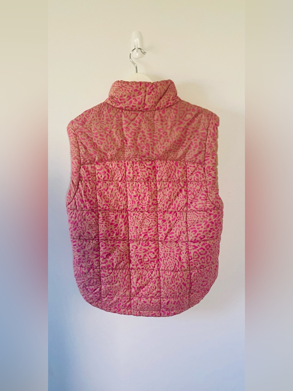 JoyLab Pink Leopard Print Quilted Vest - Picture 5 of 6